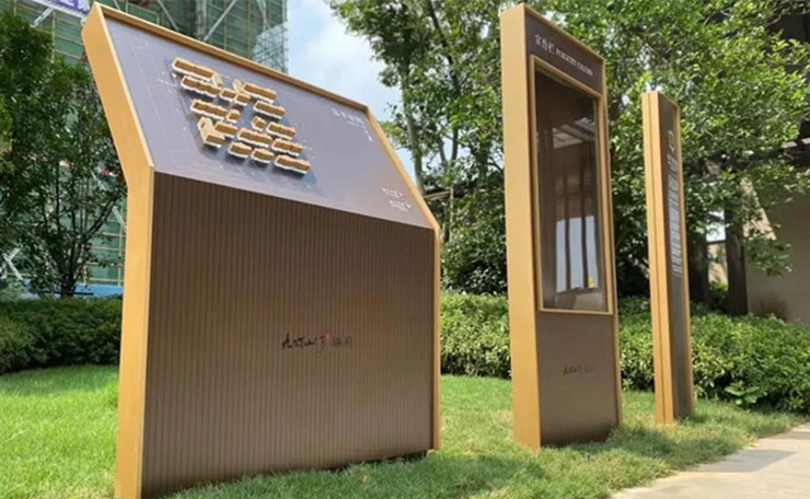 武漢標(biāo)識(shí)標(biāo)牌制作工藝?yán)铮g刻與絲印哪個(gè)更適合個(gè)性化定制？